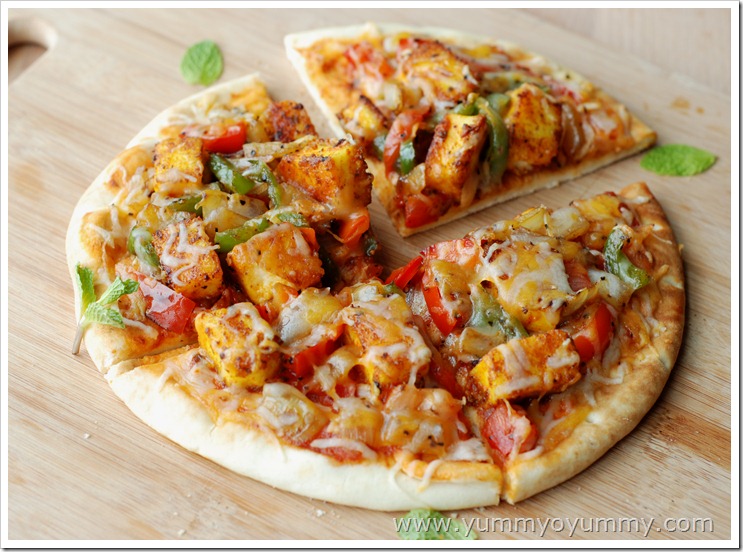 Pita bread Pizza with Paneer and Veggies